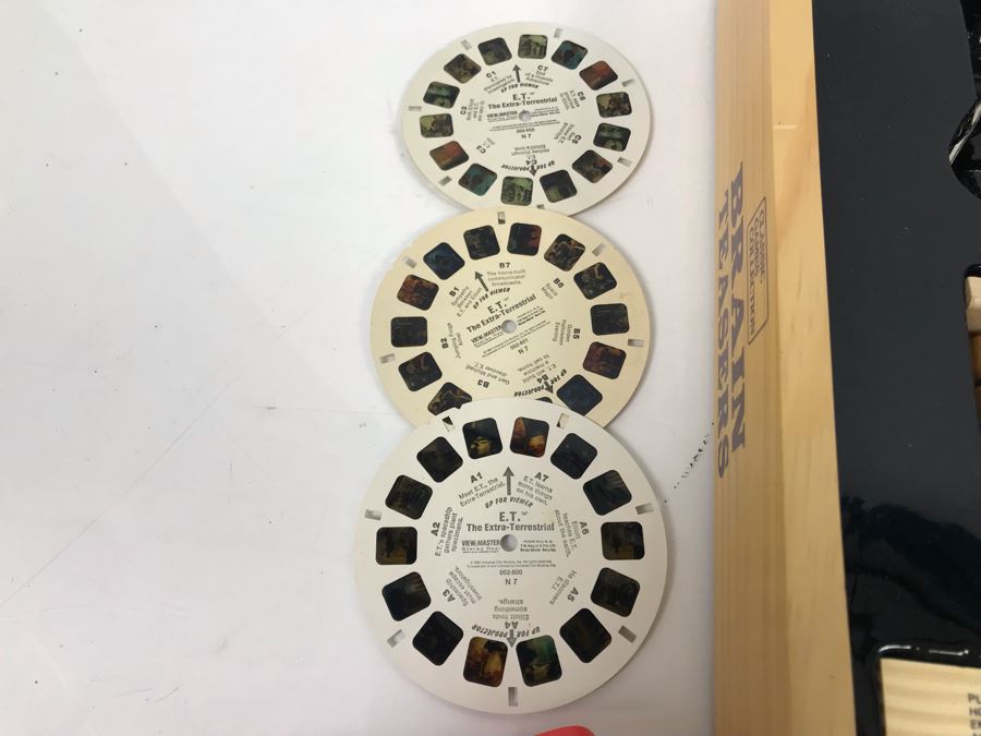 Cardinal Brain Teasers Puzzles (New), Walt Disney's Moving Picture Flip Book, Congratulations! I'll Drink To That Smurf, Movie E.T. The Extra-Terrestrial View-Master Stereo Reels With View-Master And Barrel Of Monkeys [Photo 4]