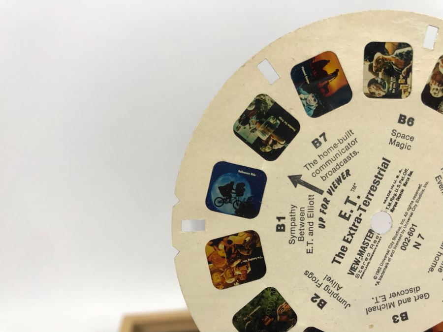 Cardinal Brain Teasers Puzzles (New), Walt Disney's Moving Picture Flip Book, Congratulations! I'll Drink To That Smurf, Movie E.T. The Extra-Terrestrial View-Master Stereo Reels With View-Master And Barrel Of Monkeys [Photo 8]