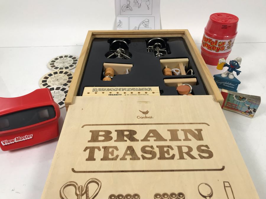 Cardinal Brain Teasers Puzzles (New), Walt Disney's Moving Picture Flip Book, Congratulations! I'll Drink To That Smurf, Movie E.T. The Extra-Terrestrial View-Master Stereo Reels With View-Master And Barrel Of Monkeys [Photo 9]