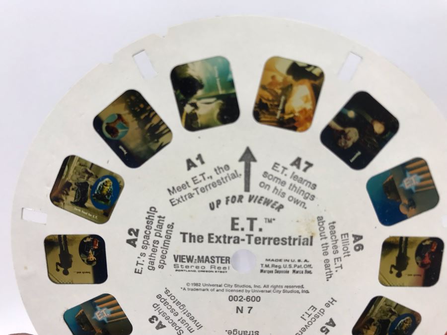 Cardinal Brain Teasers Puzzles (New), Walt Disney's Moving Picture Flip Book, Congratulations! I'll Drink To That Smurf, Movie E.T. The Extra-Terrestrial View-Master Stereo Reels With View-Master And Barrel Of Monkeys [Photo 6]