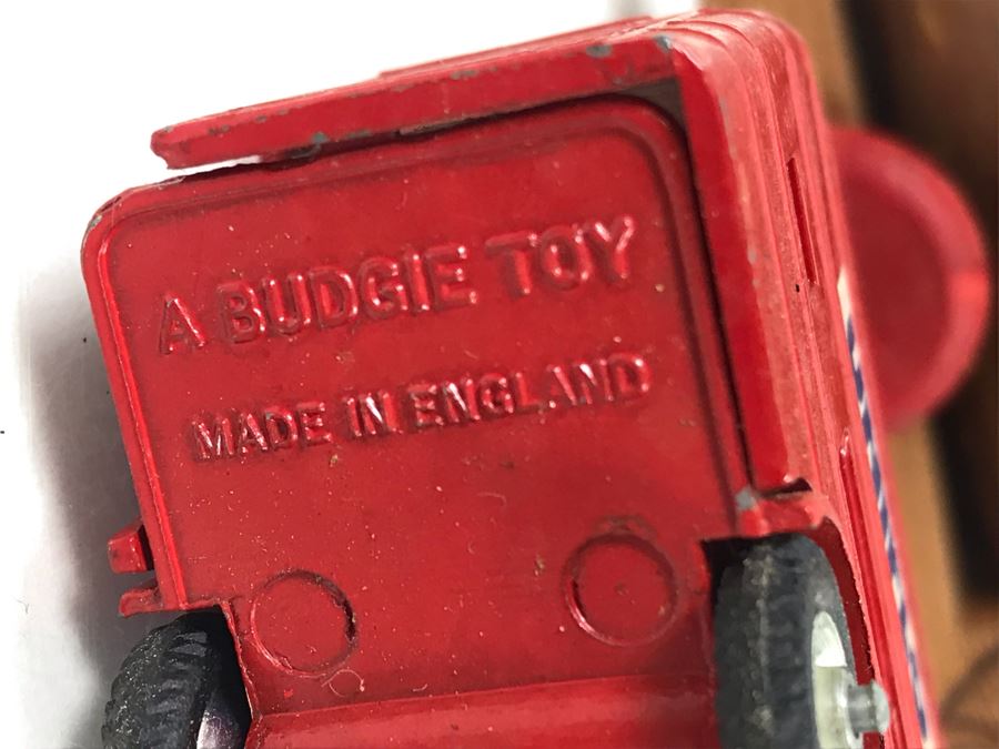 San Francisco Cable Car, California Redwood Logger Wooden Truck, KLM Boeing 747, KLM Truck, England Budgie Toy Double-Decker Bus, Oranges [Photo 13]