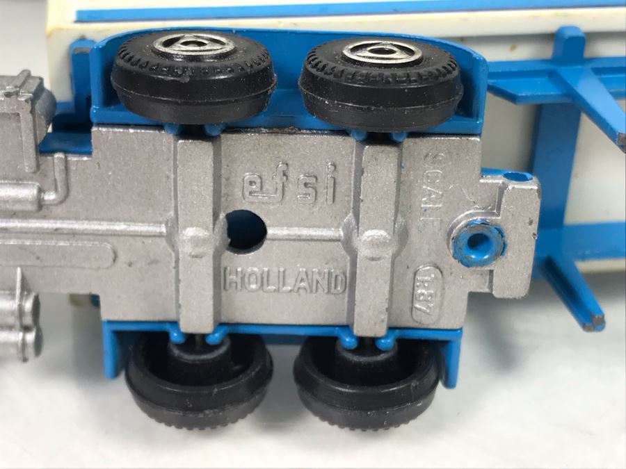 San Francisco Cable Car, California Redwood Logger Wooden Truck, KLM Boeing 747, KLM Truck, England Budgie Toy Double-Decker Bus, Oranges [Photo 15]