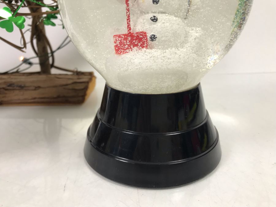 Christmas Lot With Shamrock Lighted Branch Christmas Tree, Santa Claus Figurine And Pair Of Snowman Snow Globes [Photo 4]