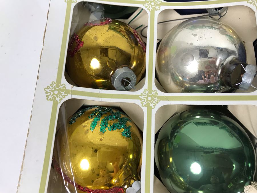 Christmas Ornament Lot With Vintage And Contemporary Glass Ornaments And (3) Sets Of New Bubbling Lights [Photo 17]