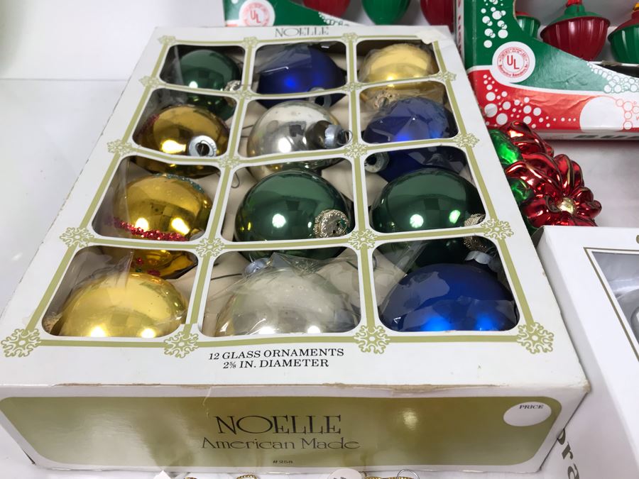 Christmas Ornament Lot With Vintage And Contemporary Glass Ornaments And (3) Sets Of New Bubbling Lights [Photo 16]