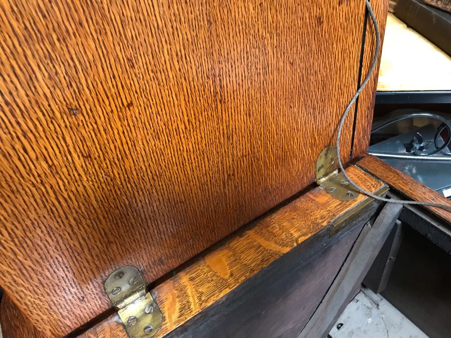 Antique White Treadle Sewing Machine With Working Cast Iron Base - Cabinet Missing Drawers And White Sewing Machine Needs Work [Photo 10]