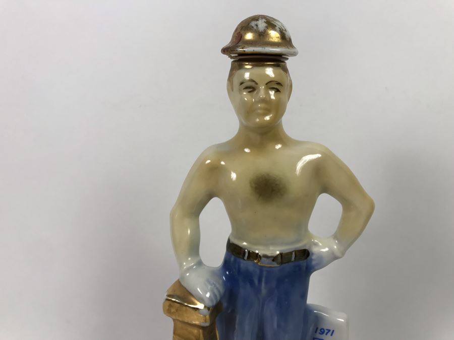 Vintage 1971 James B. Bean Liquor Bottle 1971 International Petroleum Exposition Tulsa OK Oil Capitol Of The World [Photo 3]