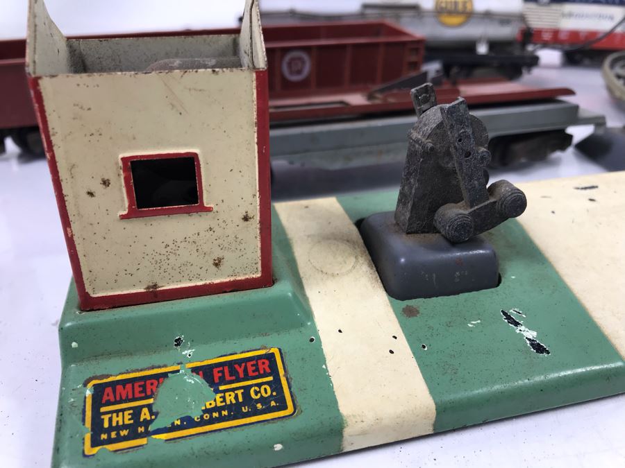 Vintage American Flyer Trains And Train Components Including (2) American Flyer Train Transformers [Photo 4]