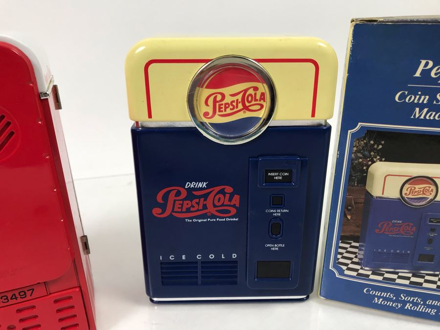 Vintage 1994 Vendo Coca-Cola Vending Machine Replica And Pepsi-Cola Coin Sorter Vending Machine Bank [Photo 9]