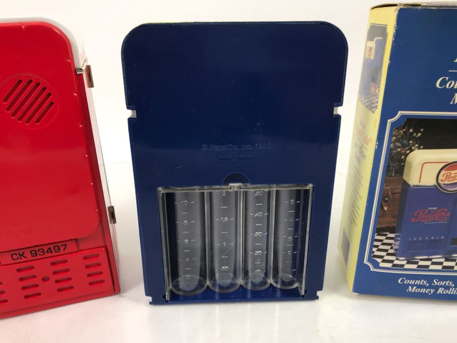 Vintage 1994 Vendo Coca-Cola Vending Machine Replica And Pepsi-Cola Coin Sorter Vending Machine Bank [Photo 10]
