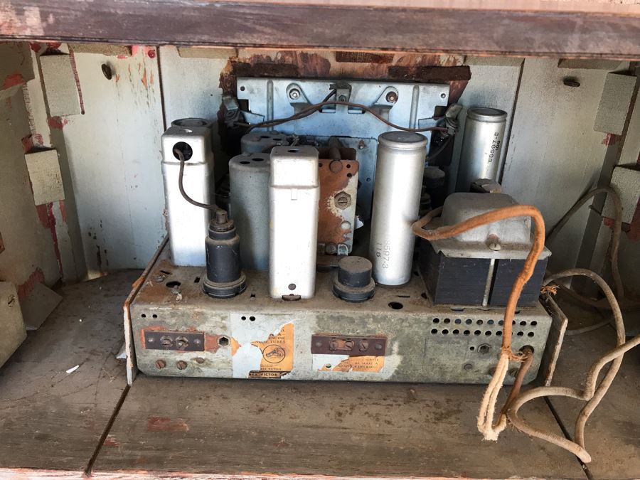 Vintage Art Deco Wooden Cabinet RCA Victor Tube Radio - Needs Servicing - No Speaker And Missing Knobs - Model 6K3 [Photo 14]