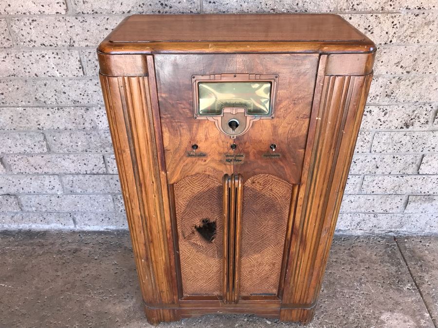 Vintage Art Deco Wooden Cabinet RCA Victor Tube Radio - Needs Servicing - No Speaker And Missing Knobs - Model 6K3 [Photo 3]