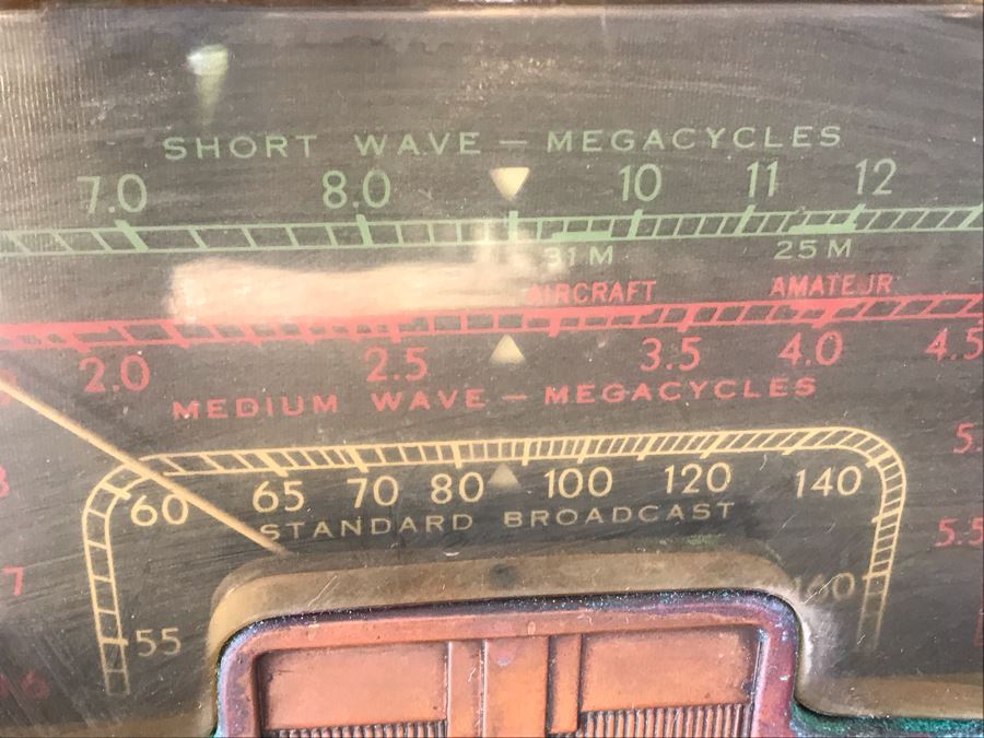 Vintage Art Deco Wooden Cabinet RCA Victor Tube Radio - Needs Servicing - No Speaker And Missing Knobs - Model 6K3 [Photo 9]