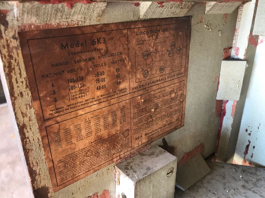 Vintage Art Deco Wooden Cabinet RCA Victor Tube Radio - Needs Servicing - No Speaker And Missing Knobs - Model 6K3 [Photo 15]