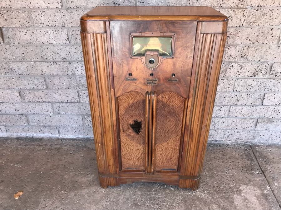 Vintage Art Deco Wooden Cabinet RCA Victor Tube Radio - Needs Servicing - No Speaker And Missing Knobs - Model 6K3 [Photo 7]