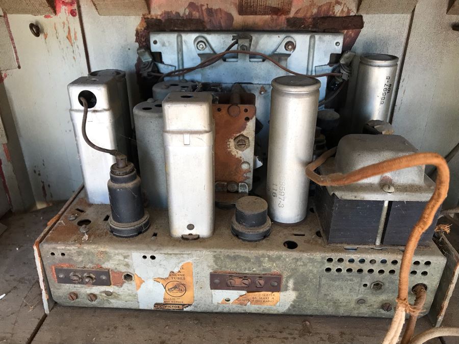 Vintage Art Deco Wooden Cabinet RCA Victor Tube Radio - Needs Servicing - No Speaker And Missing Knobs - Model 6K3 [Photo 19]