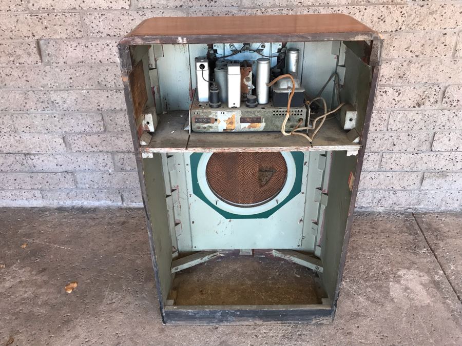 Vintage Art Deco Wooden Cabinet RCA Victor Tube Radio - Needs Servicing - No Speaker And Missing Knobs - Model 6K3 [Photo 2]