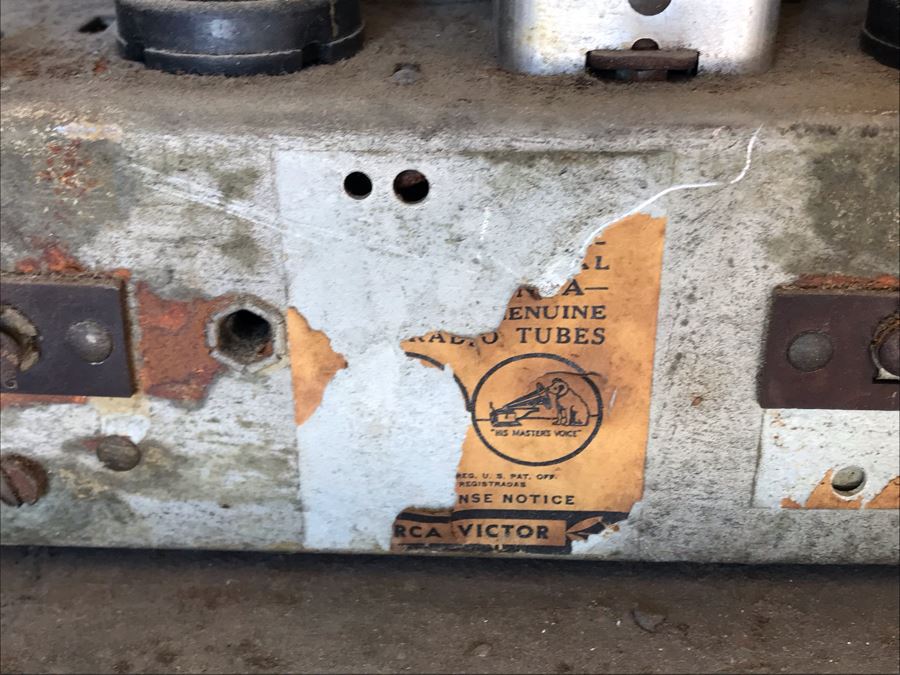 Vintage Art Deco Wooden Cabinet RCA Victor Tube Radio - Needs Servicing - No Speaker And Missing Knobs - Model 6K3 [Photo 18]