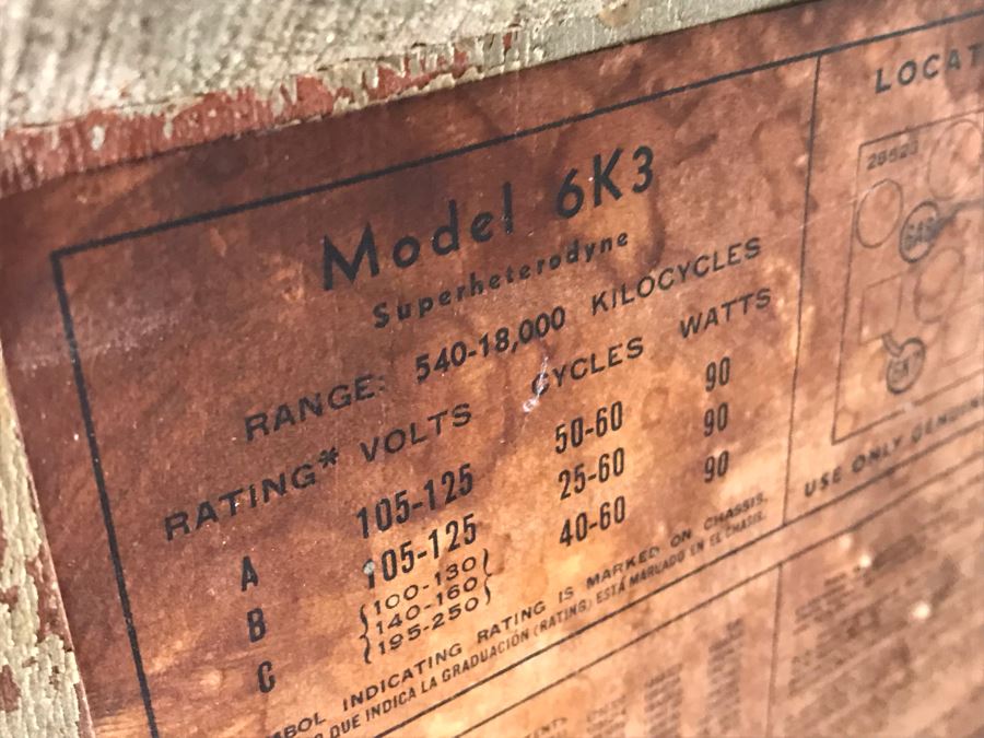 Vintage Art Deco Wooden Cabinet RCA Victor Tube Radio - Needs Servicing - No Speaker And Missing Knobs - Model 6K3 [Photo 16]