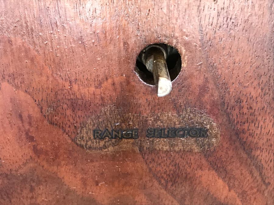 Vintage Art Deco Wooden Cabinet RCA Victor Tube Radio - Needs Servicing - No Speaker And Missing Knobs - Model 6K3 [Photo 5]