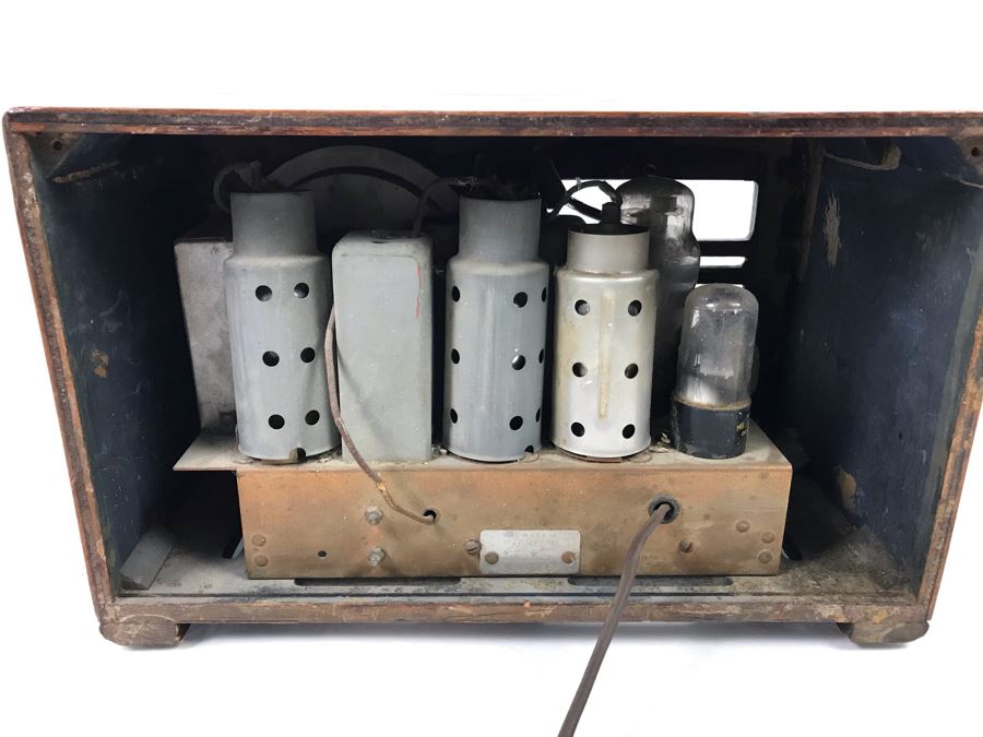 Vintage Zenith Long Distance Tube Radio - Needs Servicing [Photo 9]