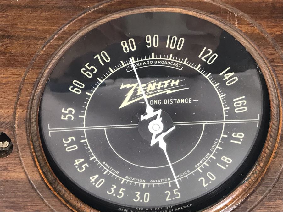 Vintage Zenith Long Distance Tube Radio - Needs Servicing [Photo 4]