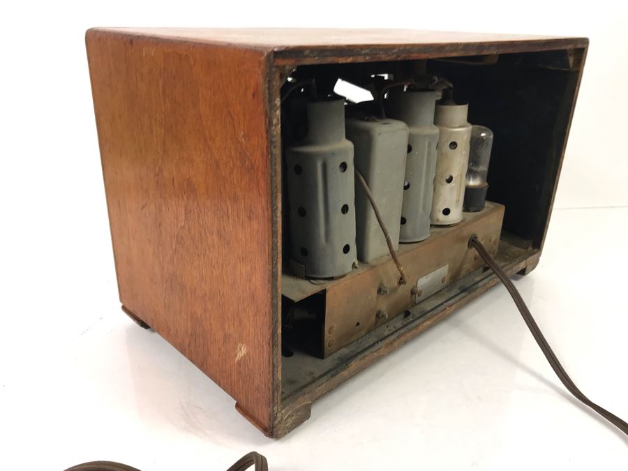 Vintage Zenith Long Distance Tube Radio - Needs Servicing [Photo 12]