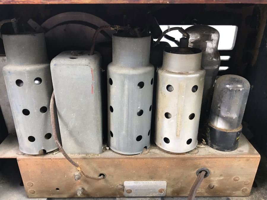 Vintage Zenith Long Distance Tube Radio - Needs Servicing [Photo 10]