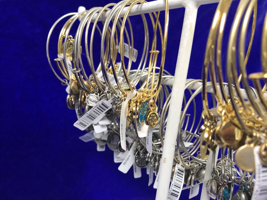 (65) Various Irish Themed Bracelets Retails Over $650 [Photo 11]