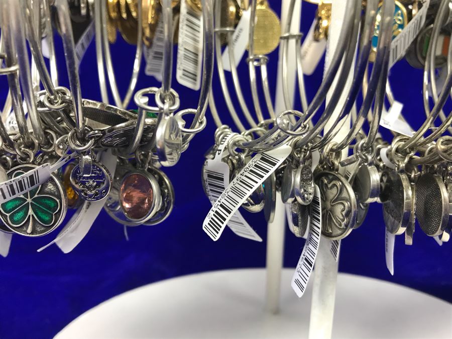(65) Various Irish Themed Bracelets Retails Over $650 [Photo 7]