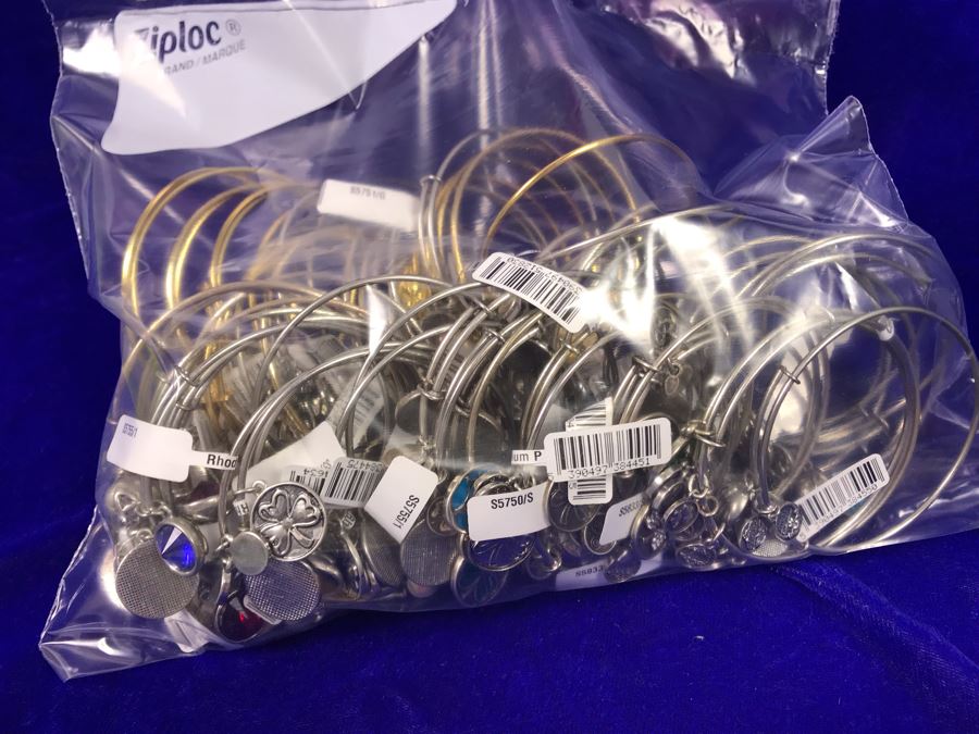 (65) Various Irish Themed Bracelets Retails Over $650 [Photo 19]