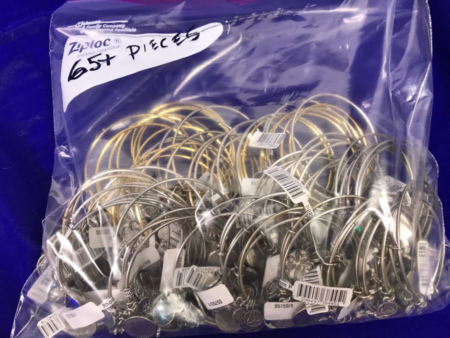 (65) Various Irish Themed Bracelets Retails Over $650 [Photo 2]