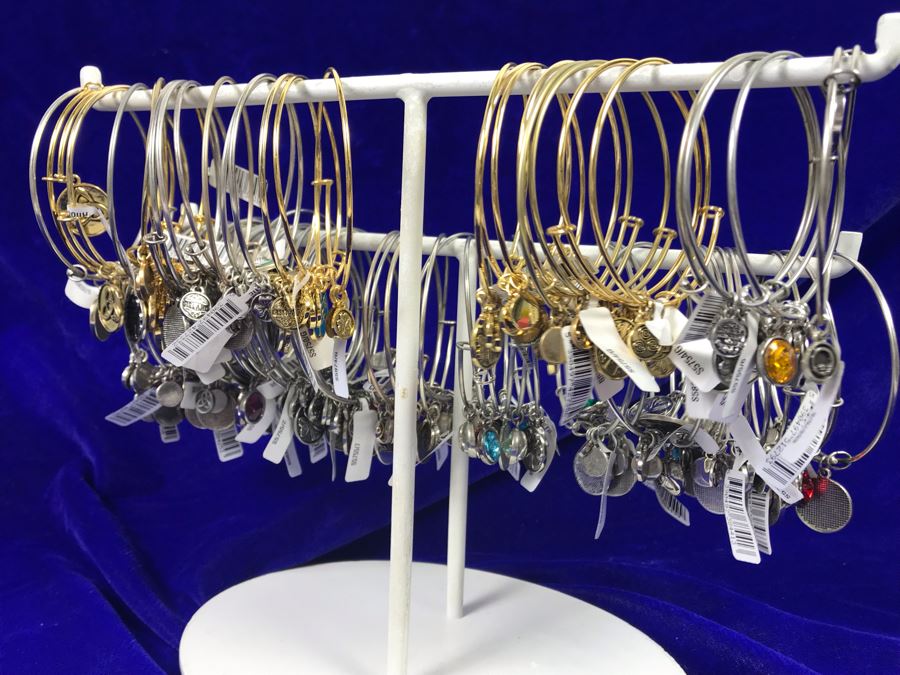 (65) Various Irish Themed Bracelets Retails Over $650 [Photo 3]