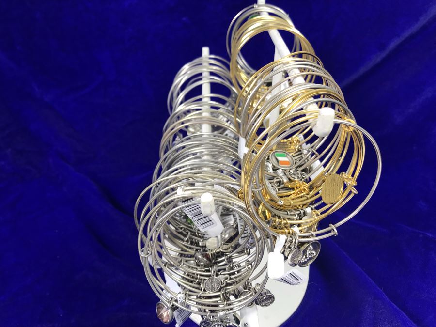 (65) Various Irish Themed Bracelets Retails Over $650 [Photo 16]