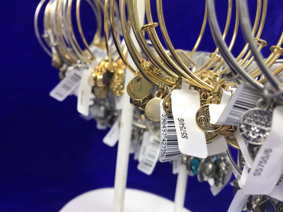 (65) Various Irish Themed Bracelets Retails Over $650 [Photo 10]