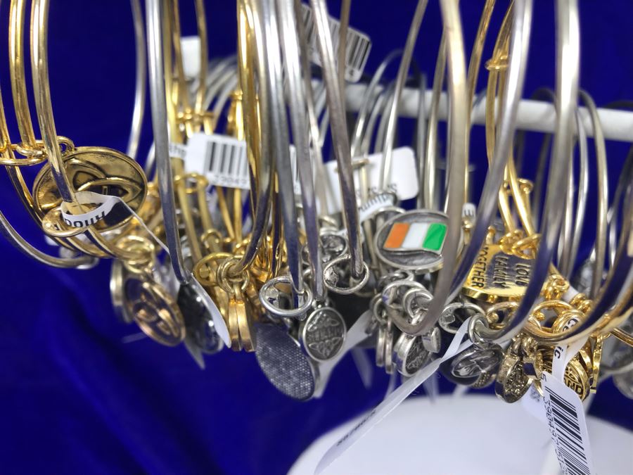 (65) Various Irish Themed Bracelets Retails Over $650 [Photo 13]