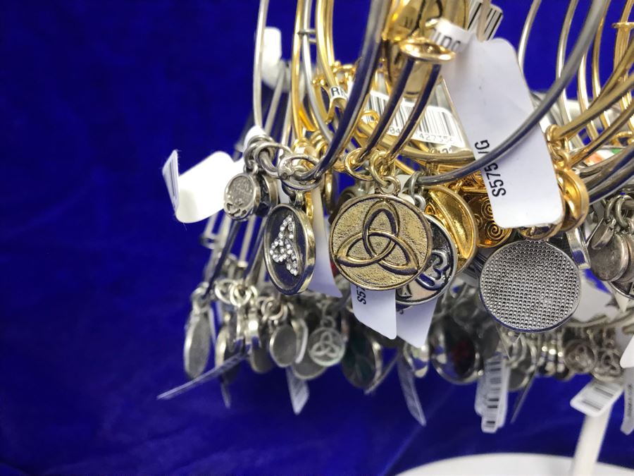 (65) Various Irish Themed Bracelets Retails Over $650 [Photo 14]