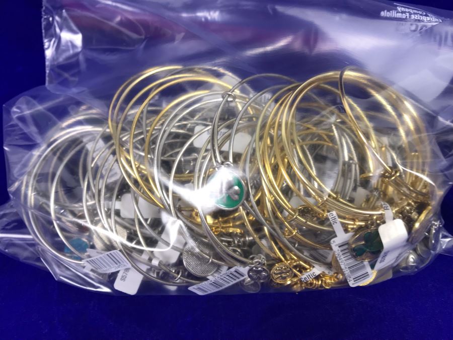 (65) Various Irish Themed Bracelets Retails Over $650 [Photo 18]