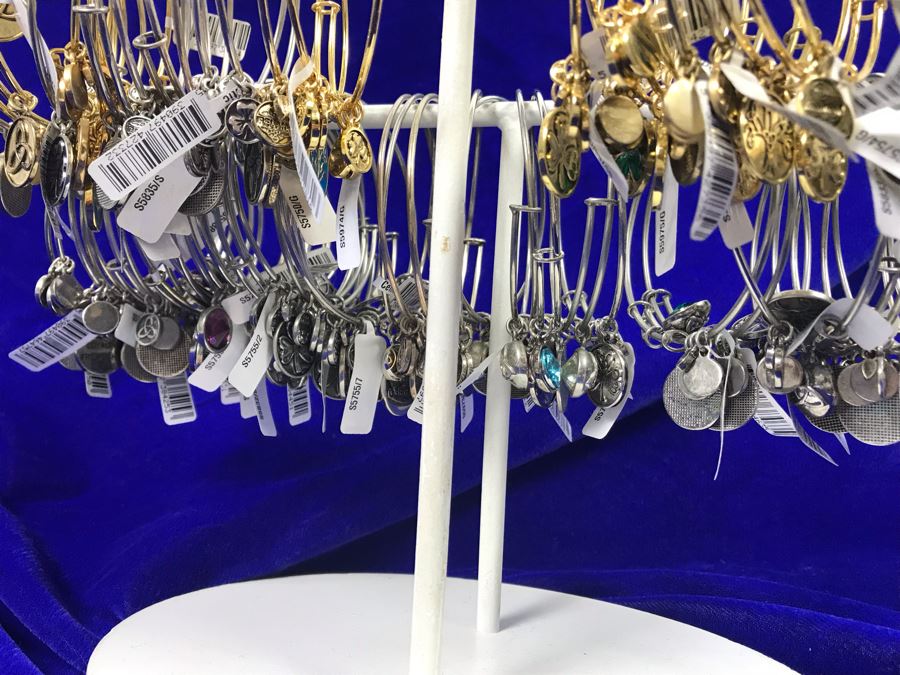 (65) Various Irish Themed Bracelets Retails Over $650 [Photo 12]