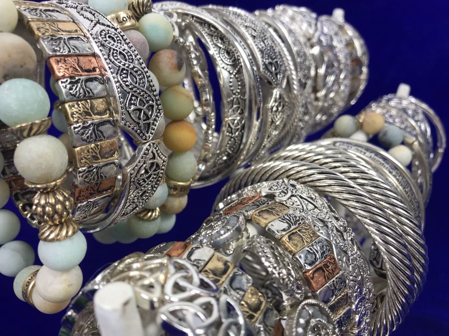 (38) Various Irish Themed Bracelets Retails Over $500 [Photo 18]