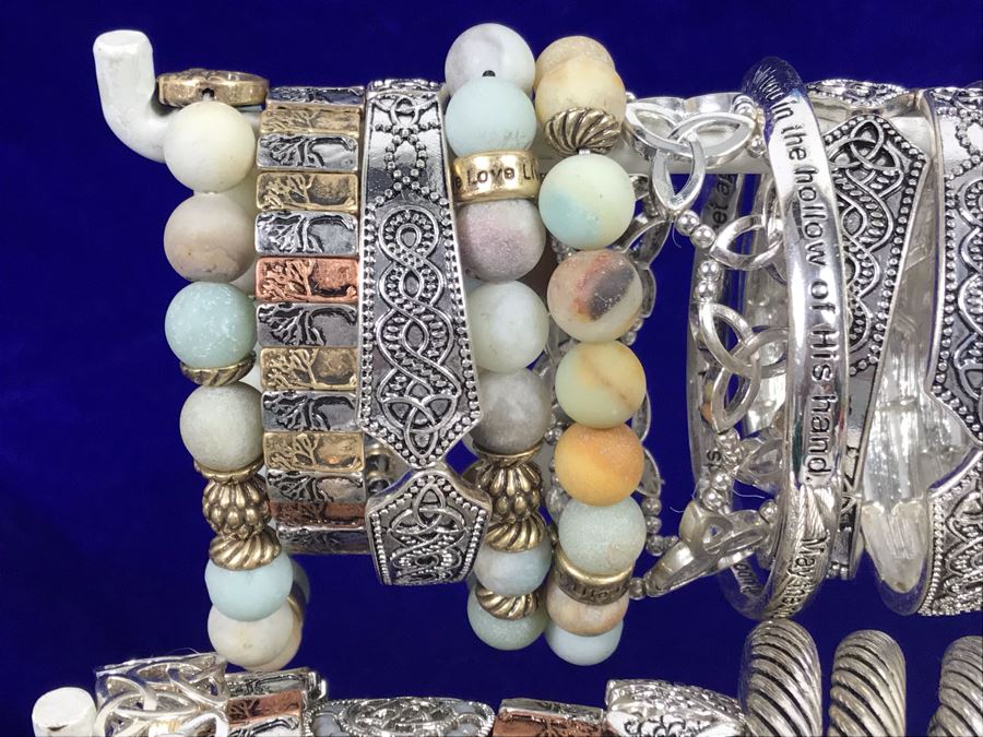 (38) Various Irish Themed Bracelets Retails Over $500 [Photo 11]
