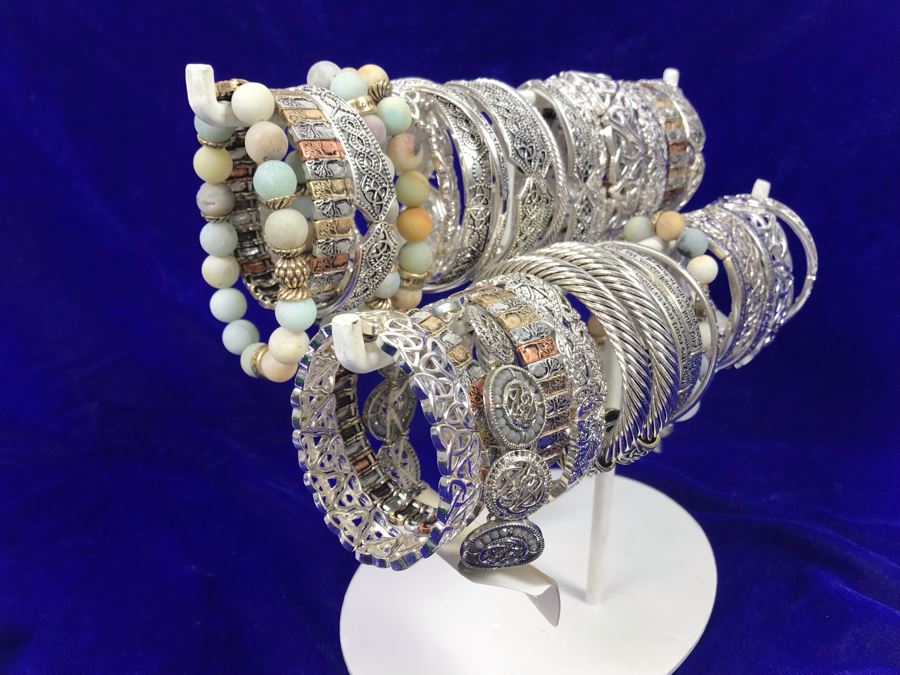 (38) Various Irish Themed Bracelets Retails Over $500 [Photo 17]