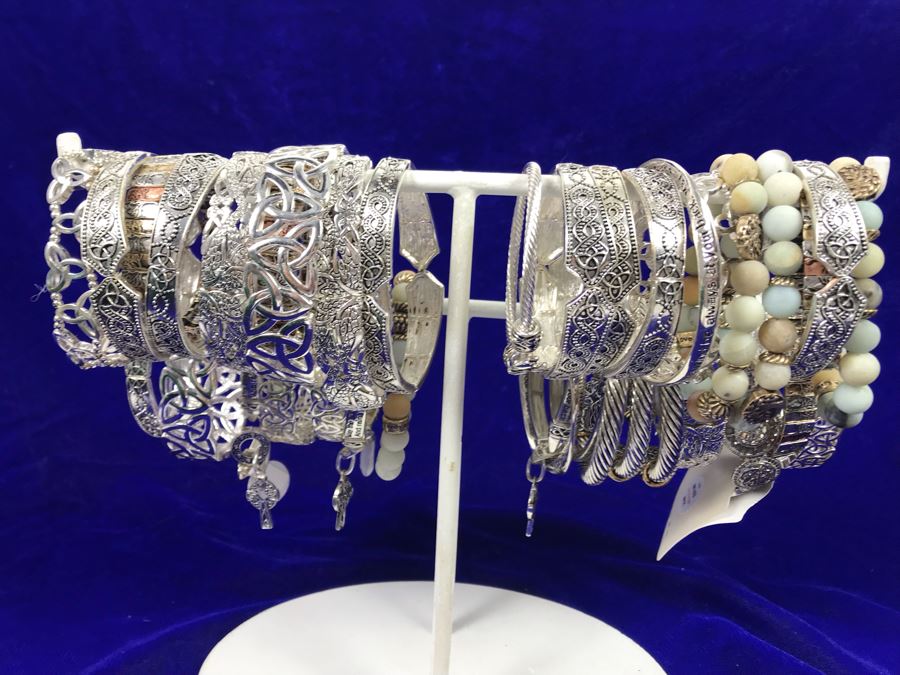 (38) Various Irish Themed Bracelets Retails Over $500 [Photo 20]