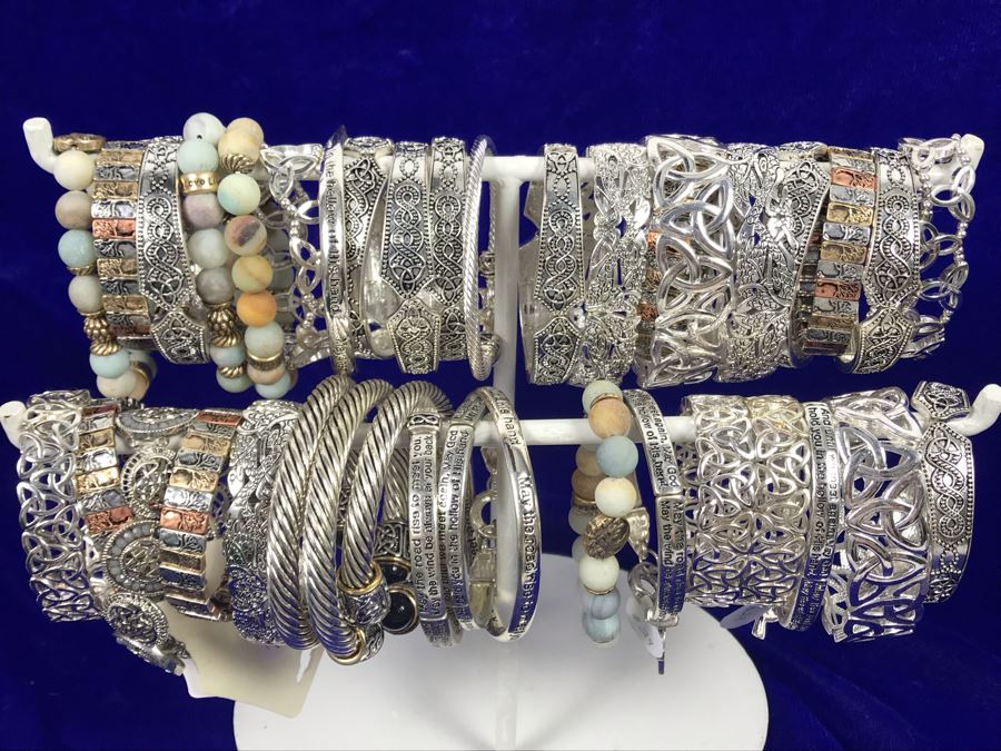 (38) Various Irish Themed Bracelets Retails Over $500