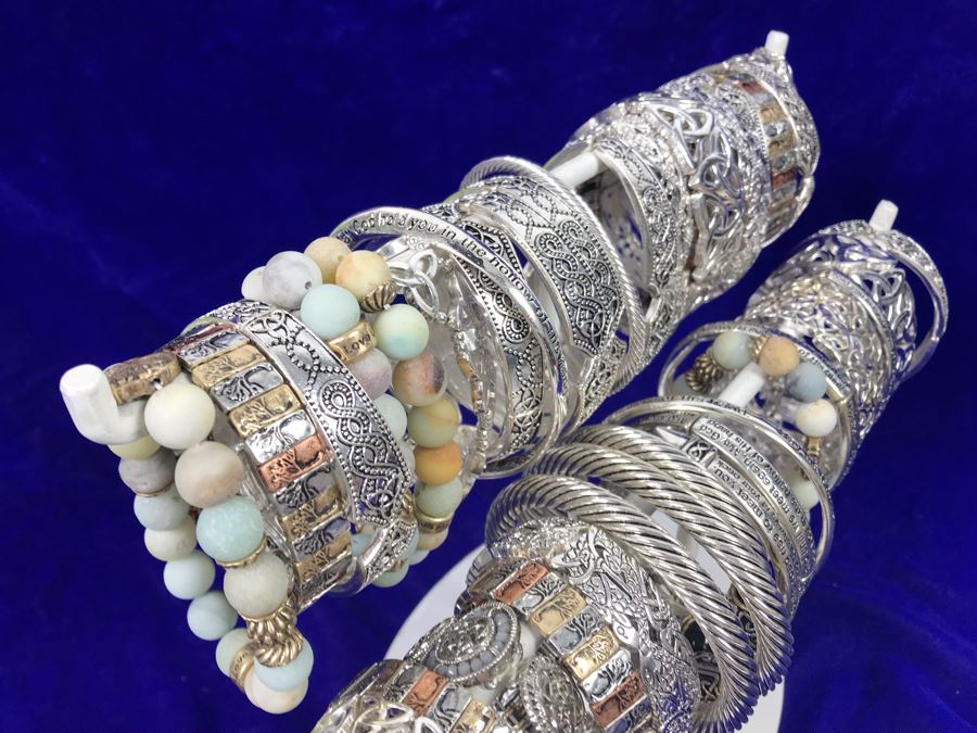 (38) Various Irish Themed Bracelets Retails Over $500 [Photo 19]