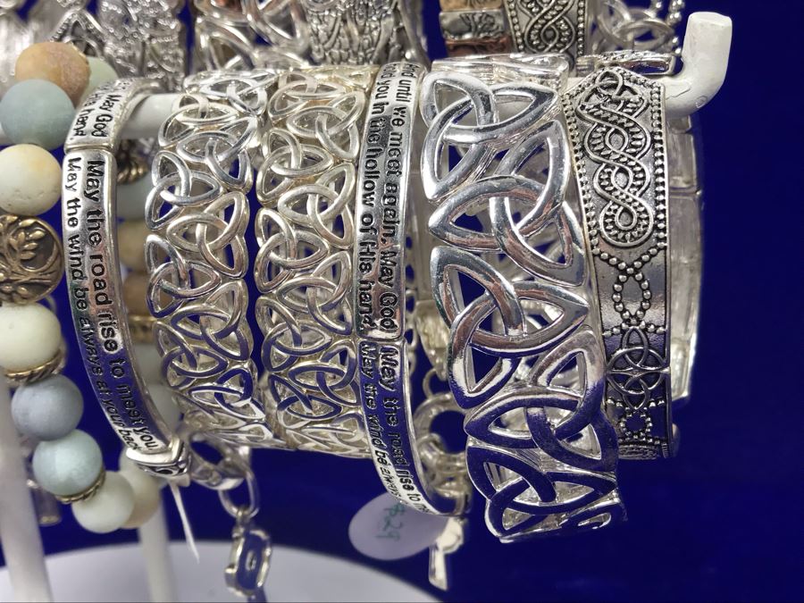 (38) Various Irish Themed Bracelets Retails Over $500 [Photo 4]