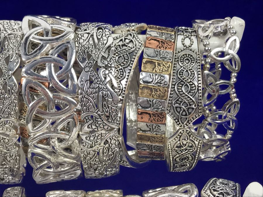 (38) Various Irish Themed Bracelets Retails Over $500 [Photo 14]