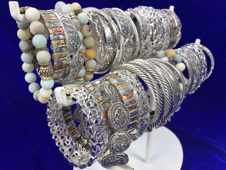 (38) Various Irish Themed Bracelets Retails Over $500 [Photo 16]