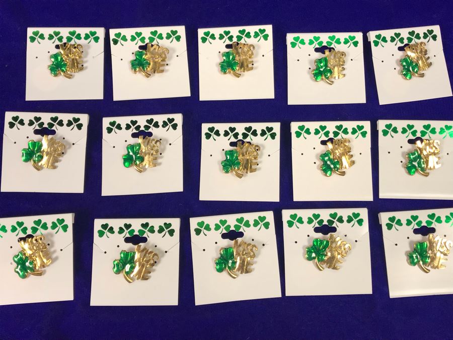 (15) Irish Kiss Me Brooches Pins [Photo 1]