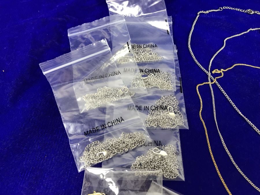 (25) Piece 18' Necklaces Lot With Gold Plated And Stainless Steel Necklaces Retails $500 [Photo 6]